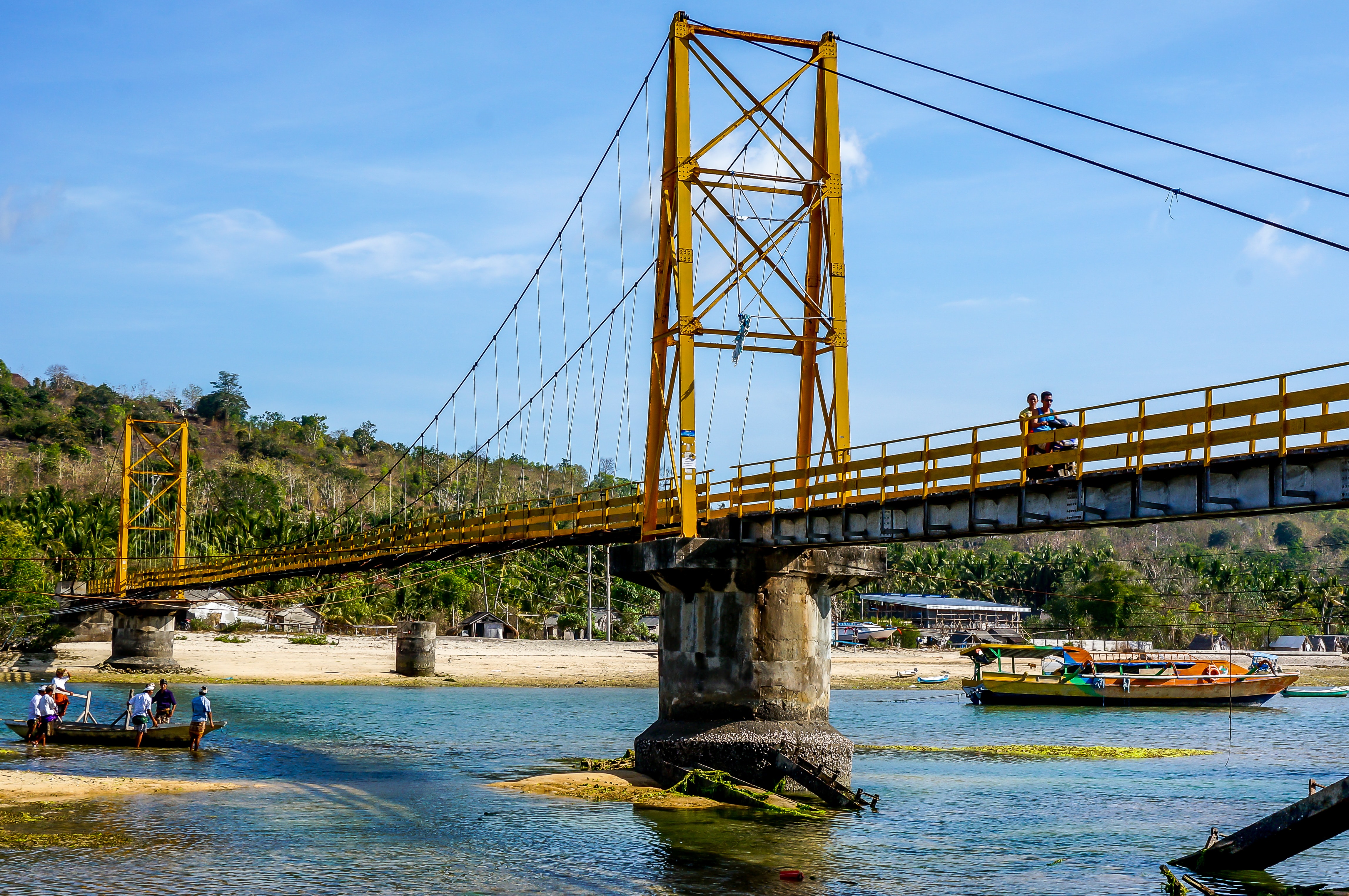 Yellow bridge in Nusa Ceningan