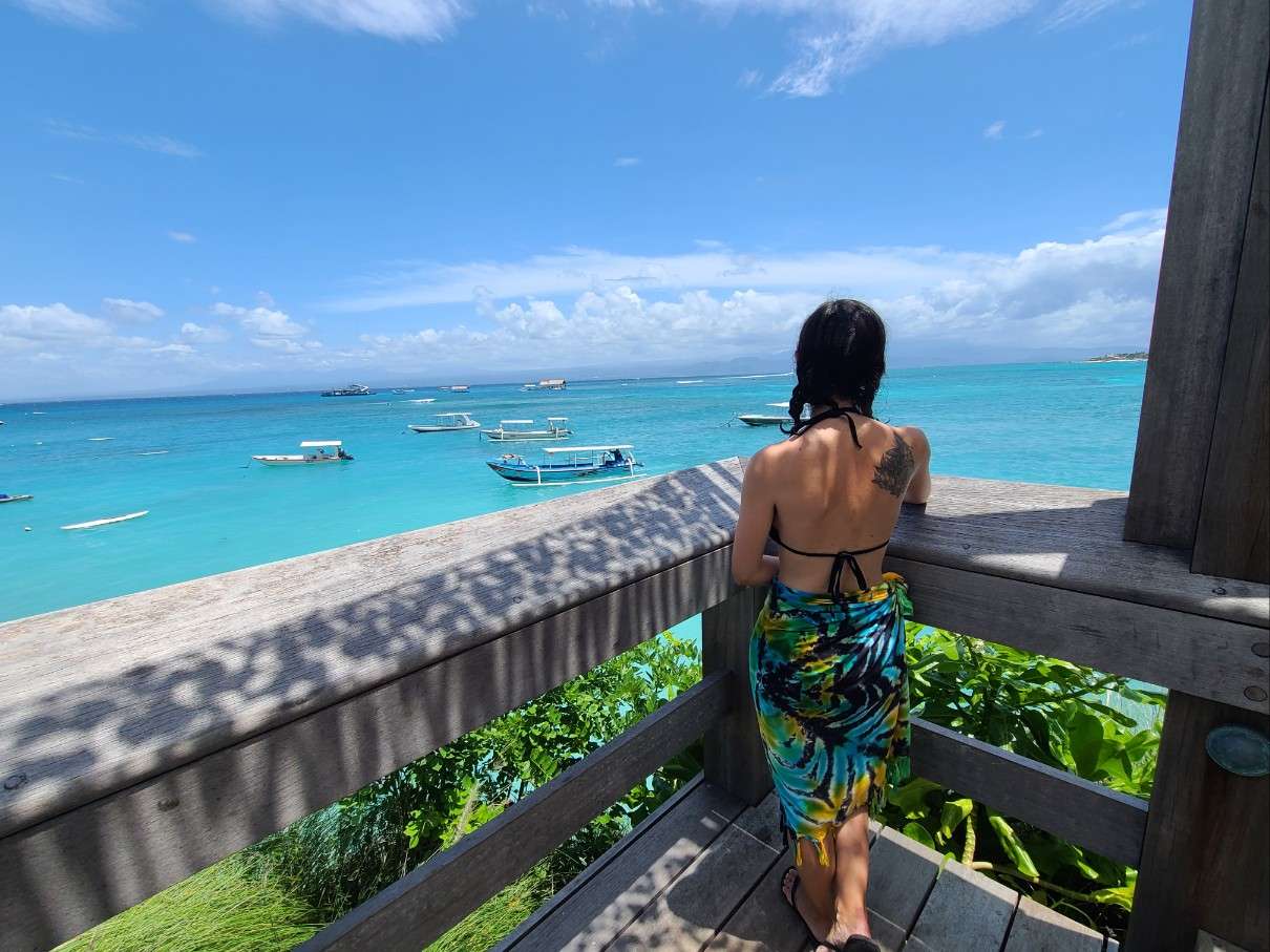 Coastal walk in Nusa Lembongan