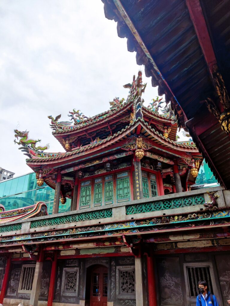 Lungshang Temple must-see in Taipei
