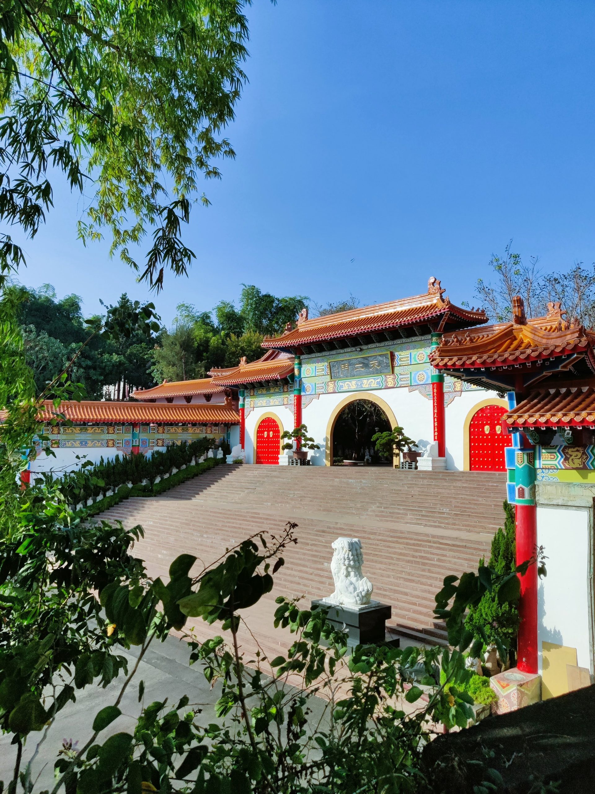 Non- Duality gate in Fo Guang Shan
