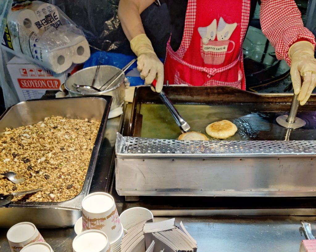 Making ssiat hotteok