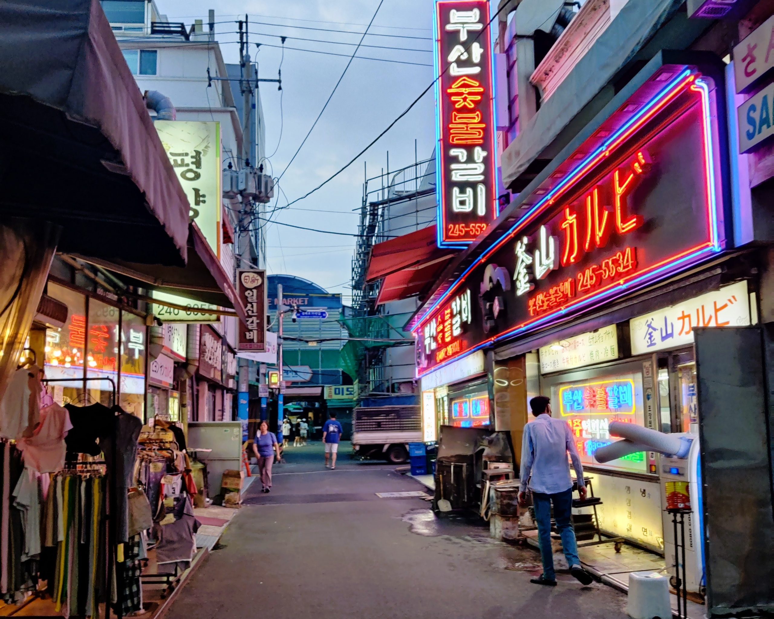 Restaurant sign and food tips for South Korea