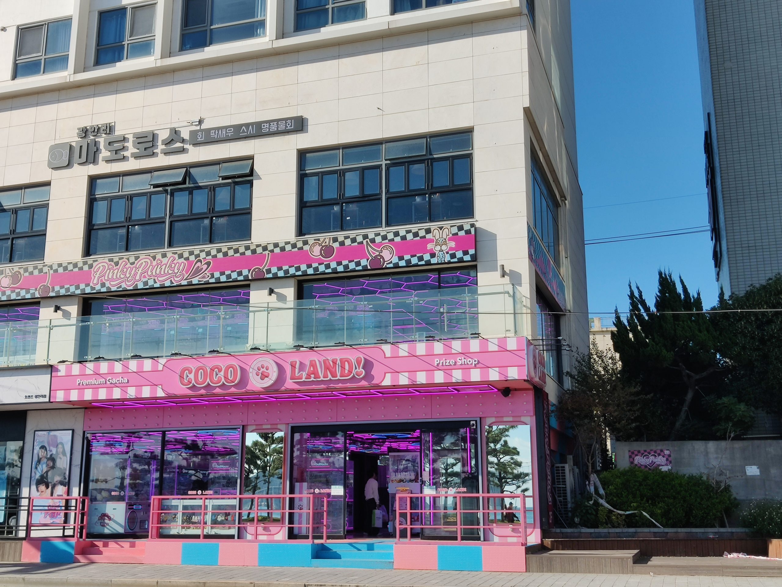 Claw machine store in Korea