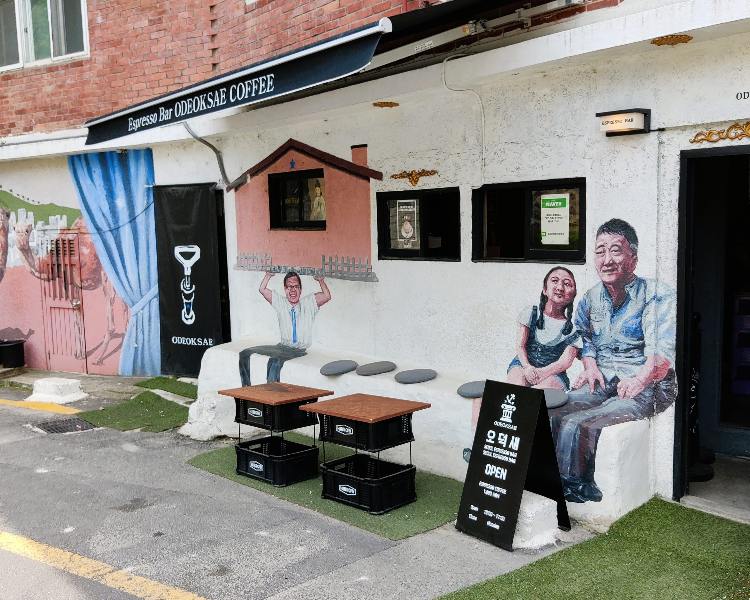 Solo travel teachings - South Korea cafe