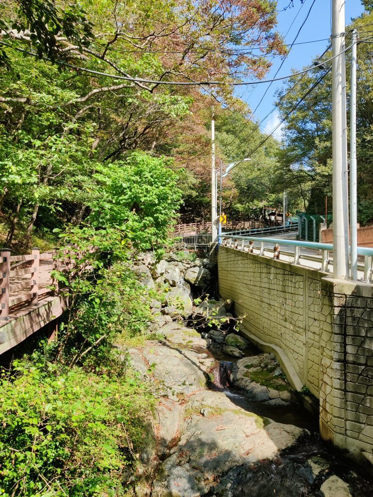 Start of the hike - Seunghaksan