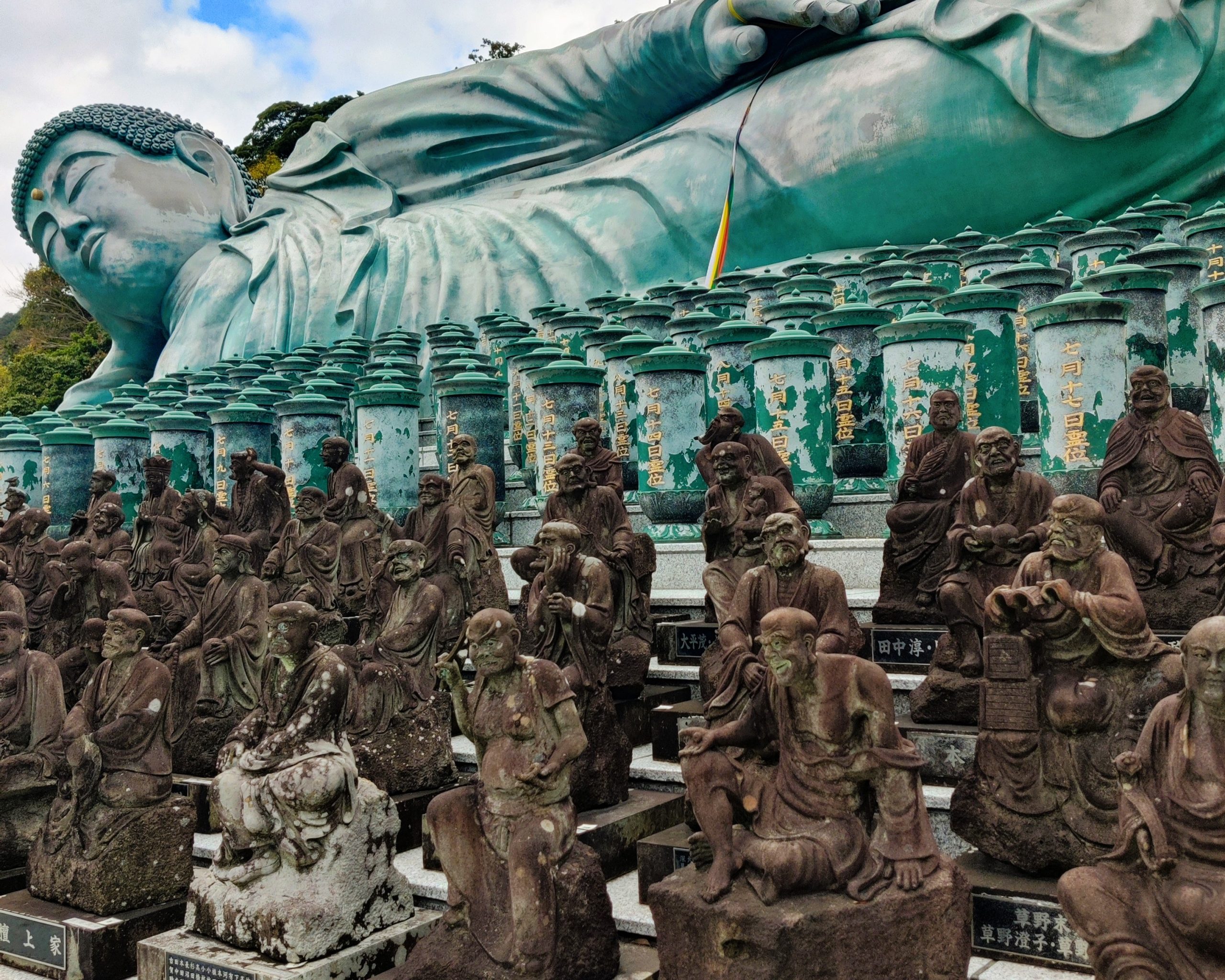 Buddha and statues in Nanzoin