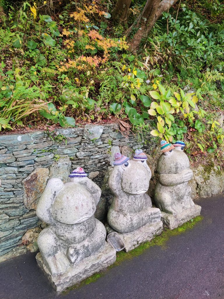 Frog statues in Nanzoin