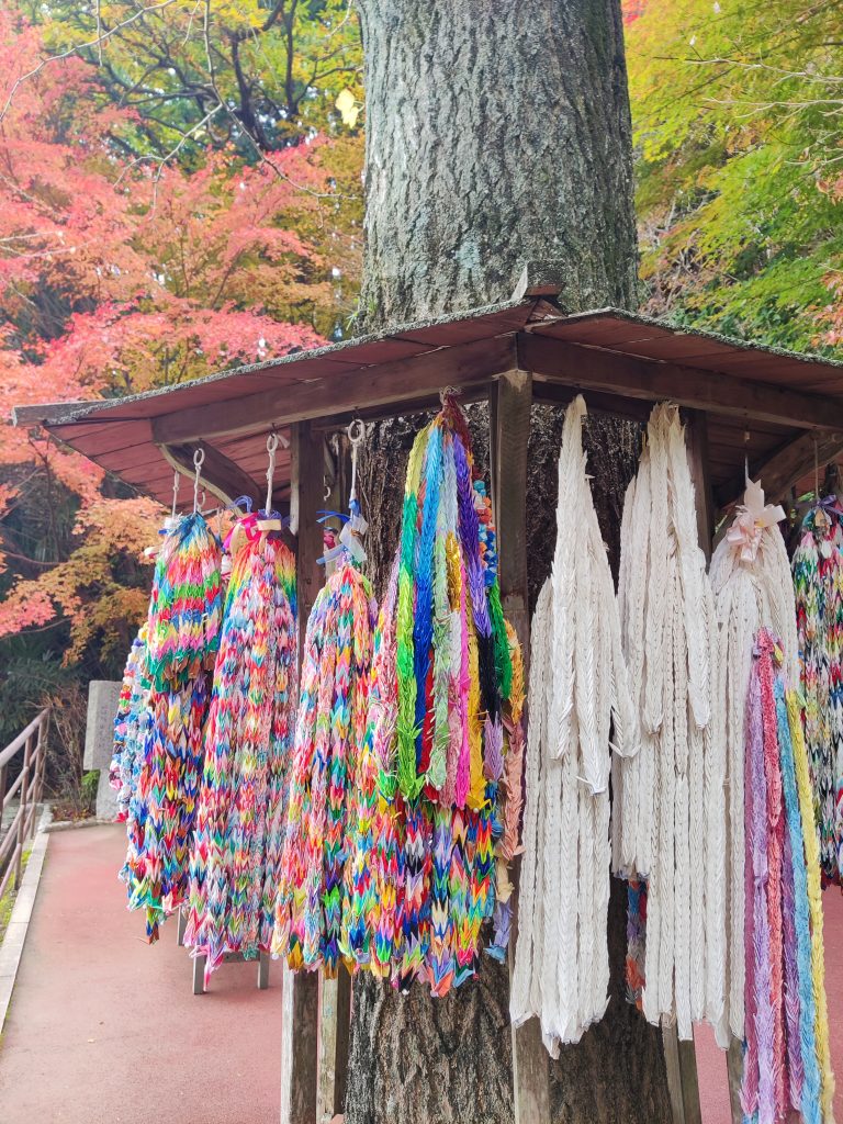 Colorful origami cranes - Nanzoin