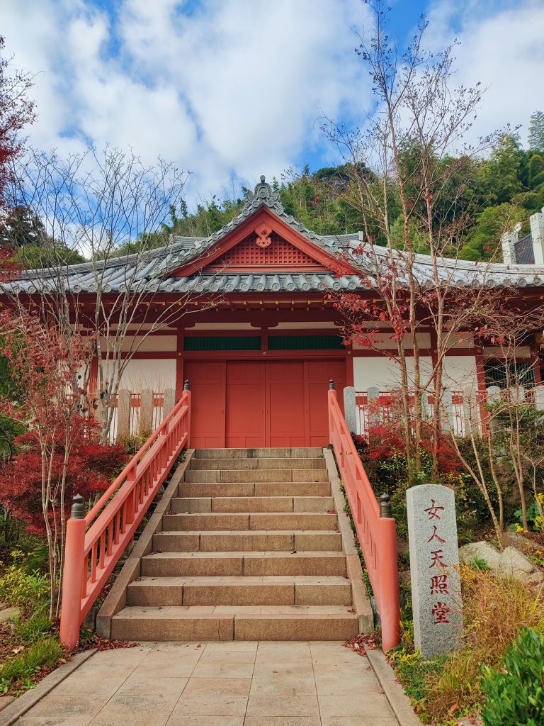 Building at the foot of Nanzoin