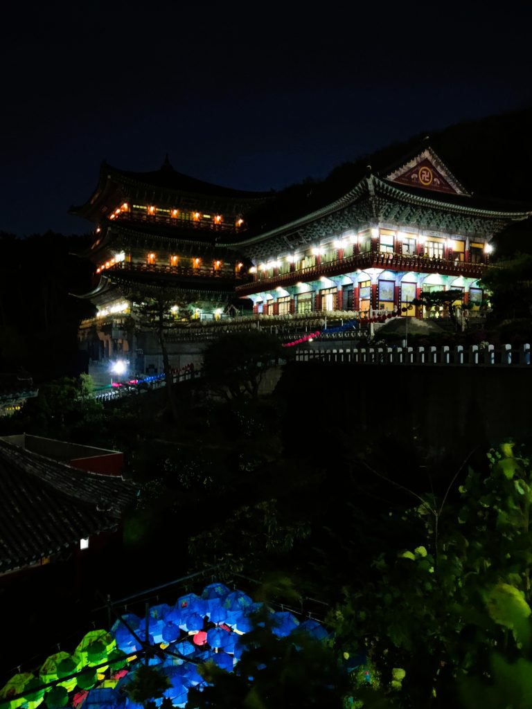 Samgwangsa by night