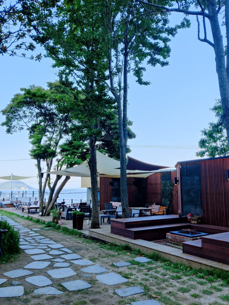 Café around the Blueline Park