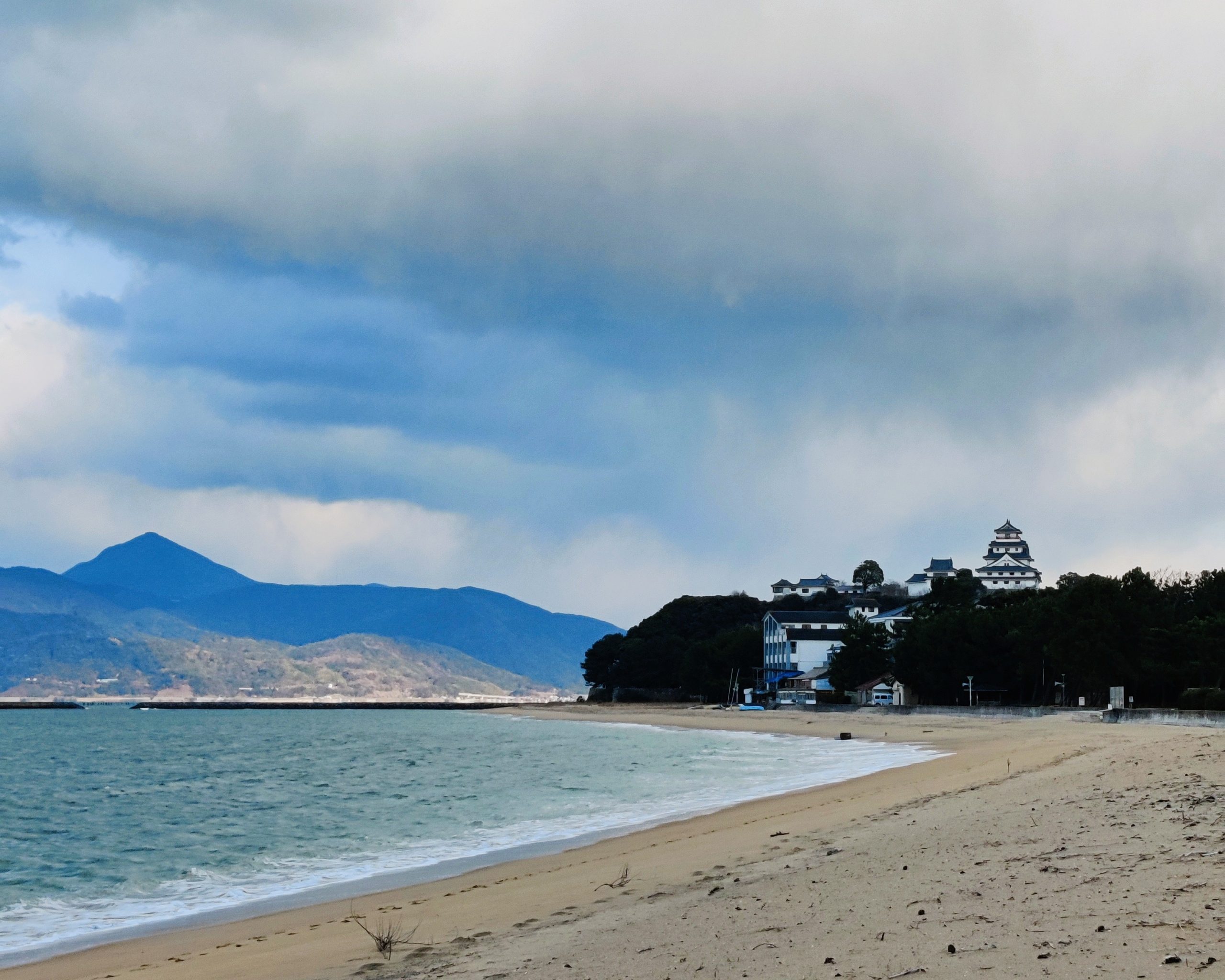 Nishinohama beach and Karatsu castle