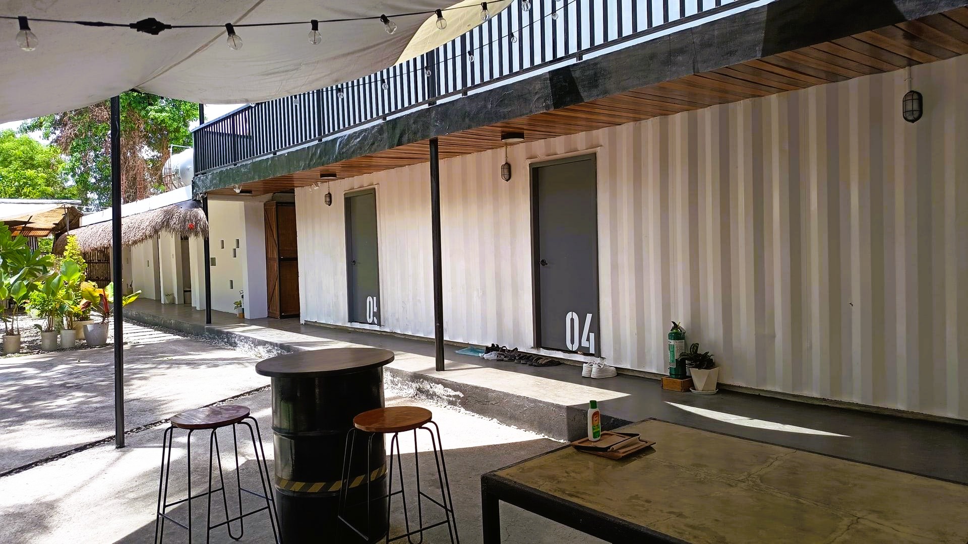 Pig Dive hostel Moalboal review