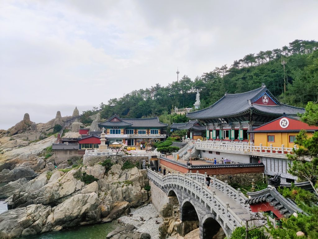 Busan attractions - Haedong Yonggungsa